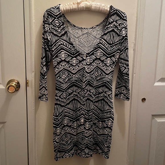 Forever 21 Stretchy low back dress - Picture 2 of 7